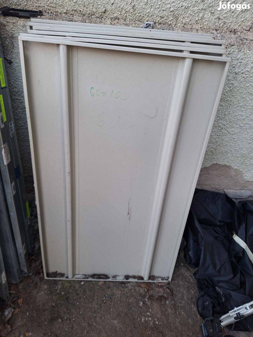Csavaros salgo polc, kötőelemekkel