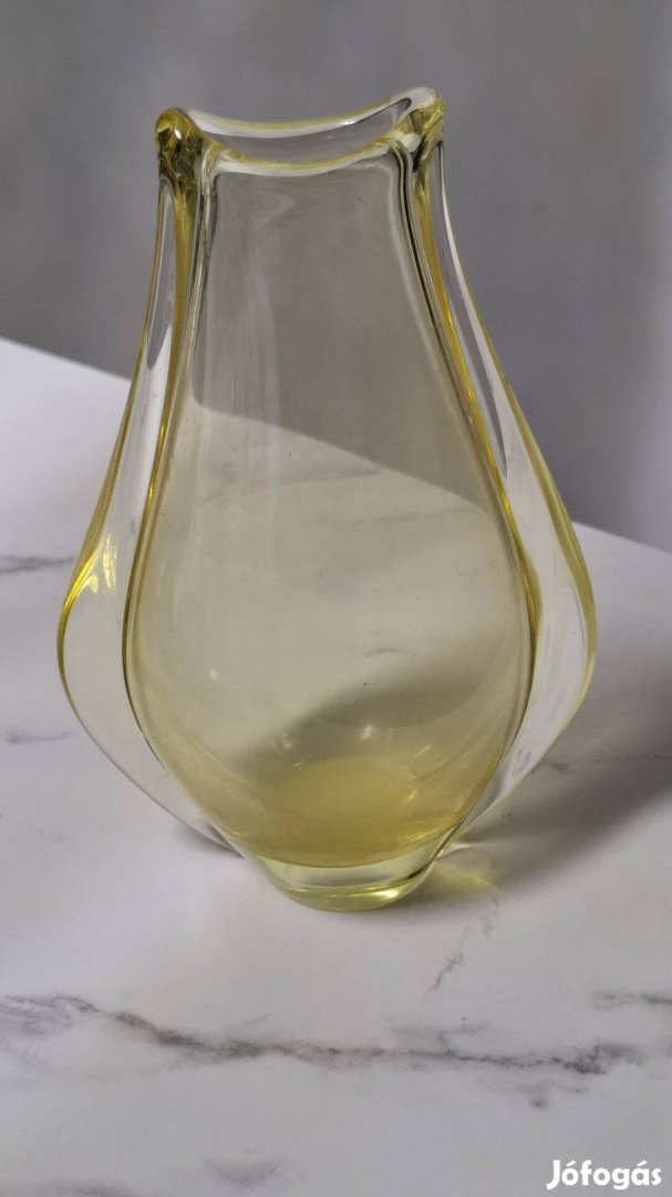 Cseh üveg váza