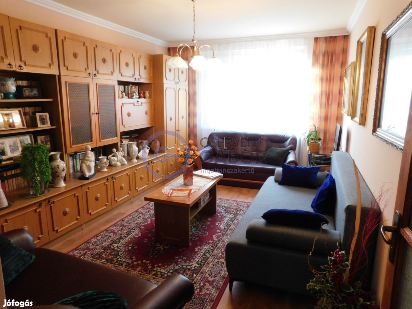 Csemete utcán, 1. emeleti, 64 m2-es, otthonos lakás eladó.