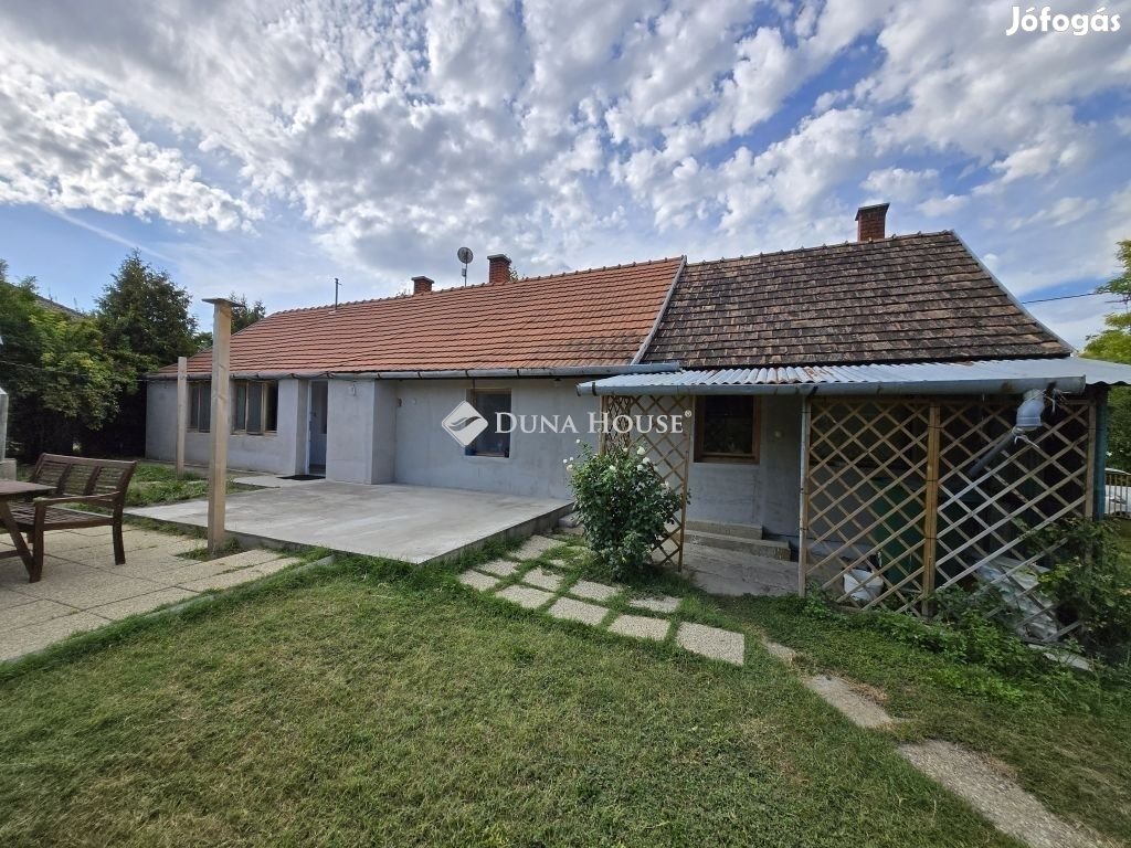 Csend, nyugalom, a Balaton közelségében