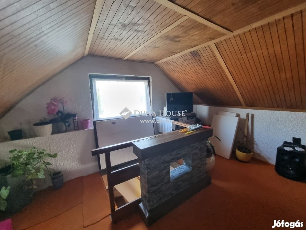 Csendes részen, külterületi téglaépület eladó!