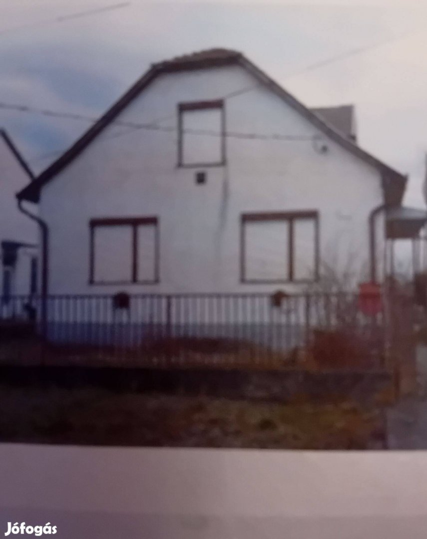 Csengerben eladó két szintes ház
