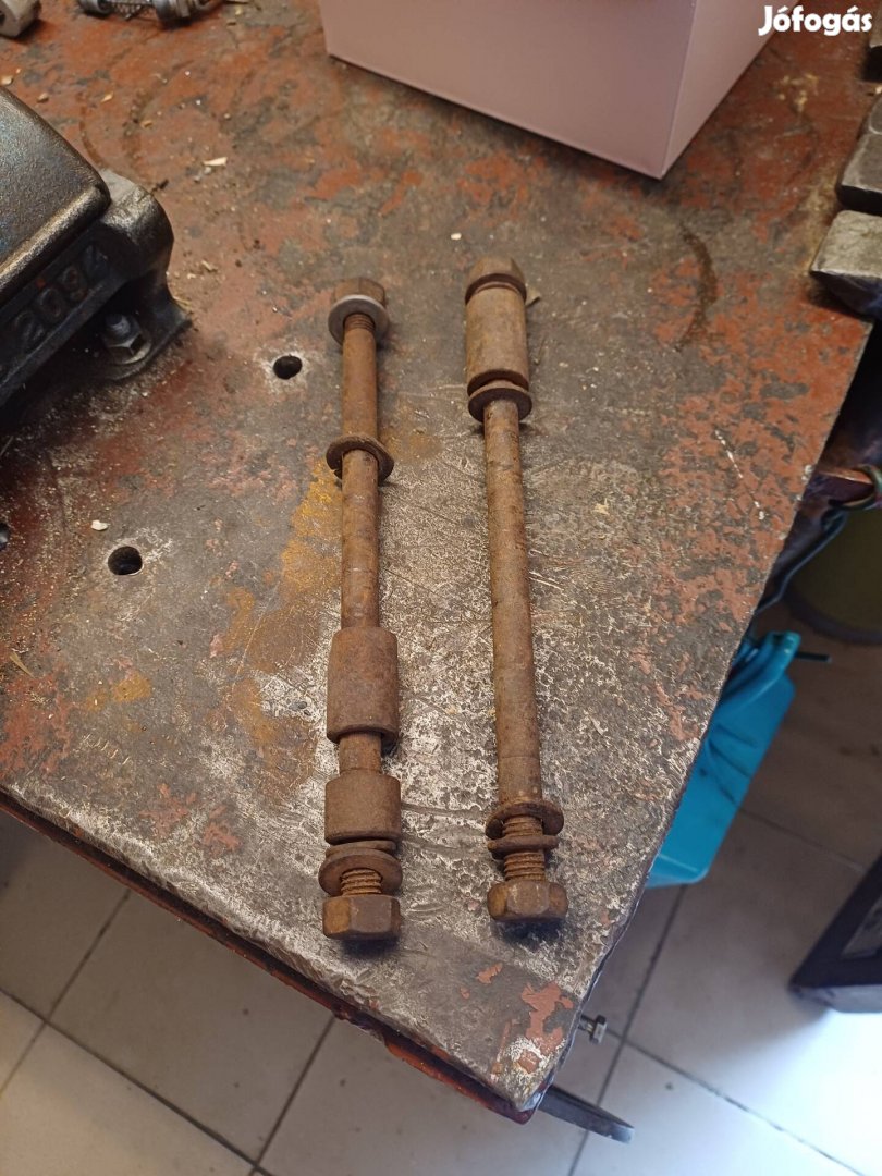 Csepel 125 blokk rögzítő tengely.