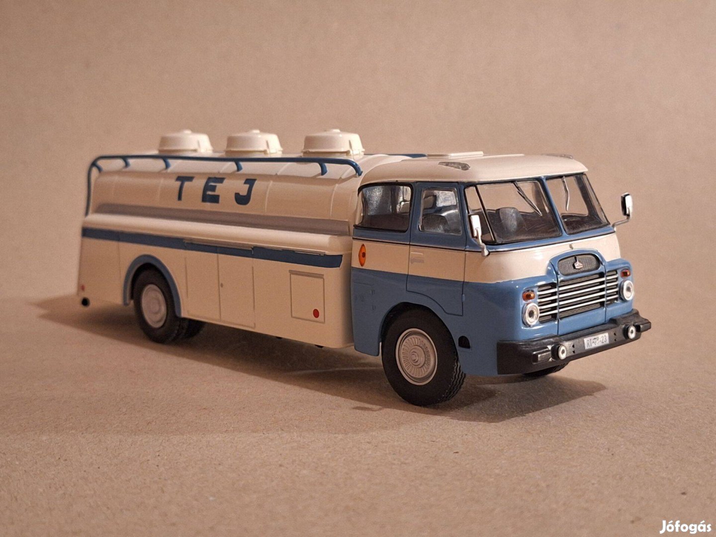 Csepel D-710 teherautó modell 143