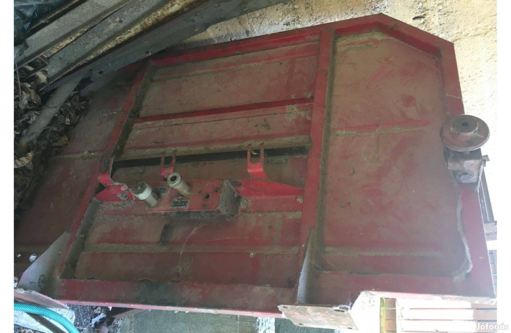 Csepel d 752 fülke mögötti fal