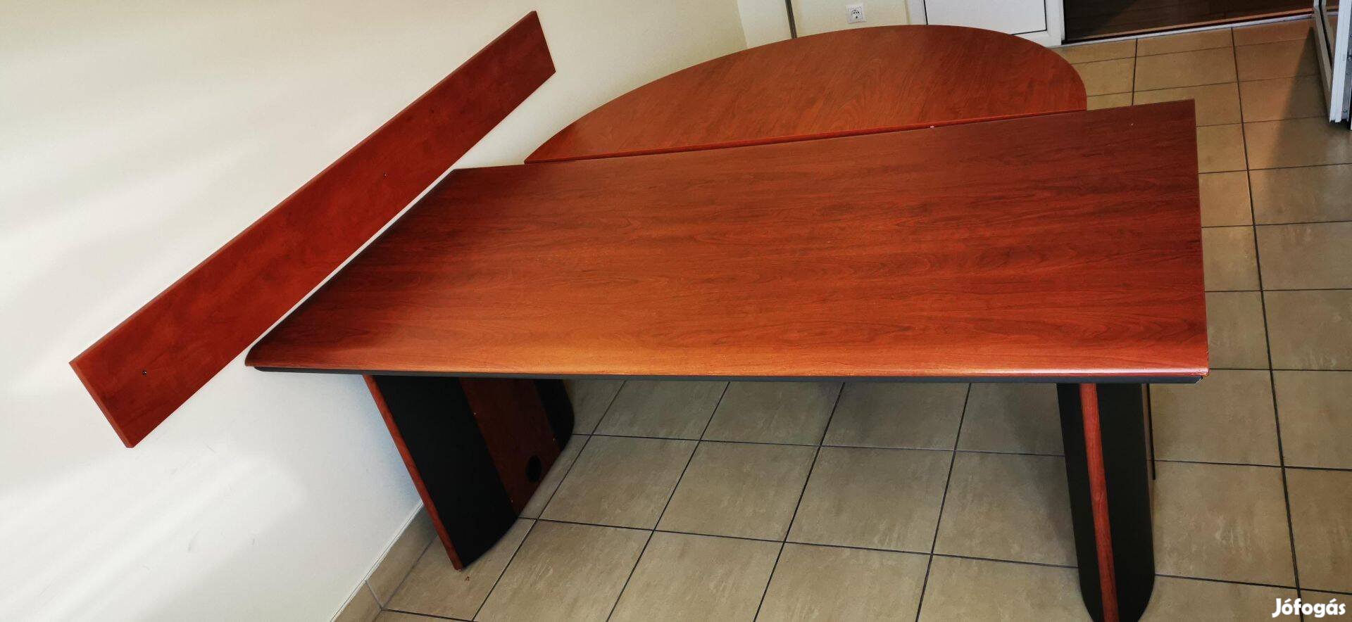 Cseresznye íróasztal