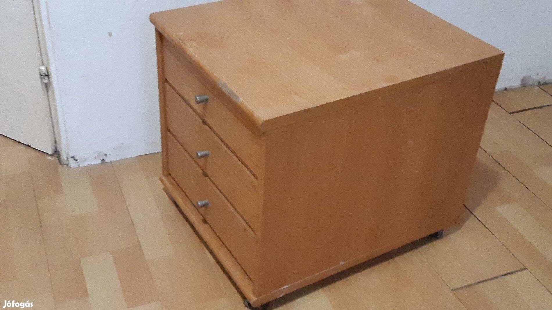 Cseresznye színű 3 fiókos gurulós szekrényke 54x46cm széles