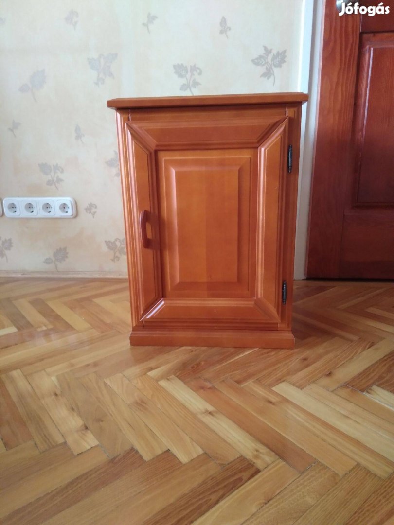 Cseresznye színű kisszekrény, éjjeliszekrény, éjjeli szekrény