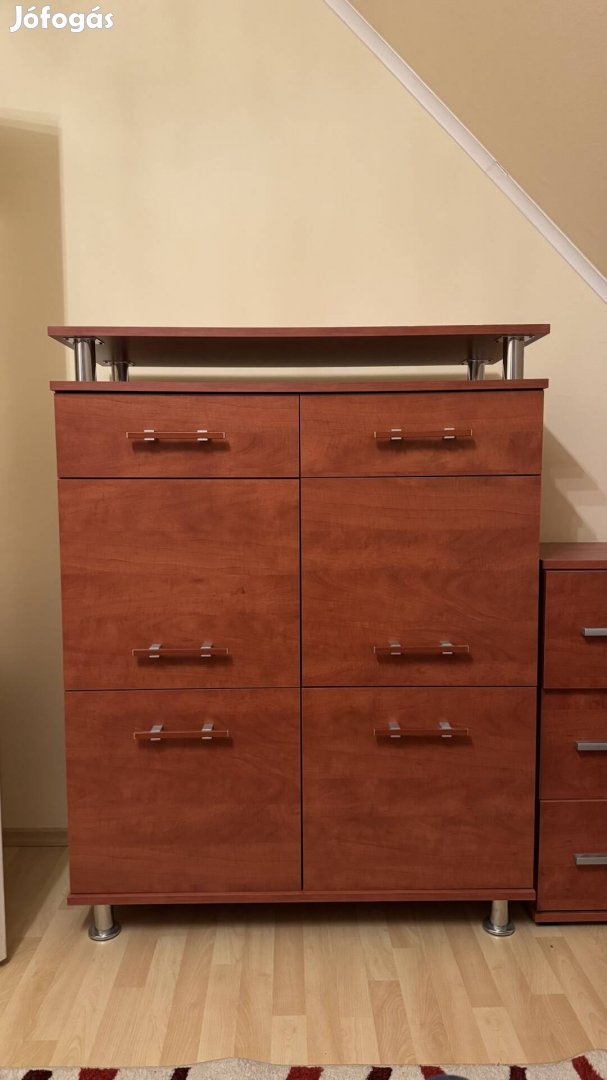 Cseresznyeszínű komódok