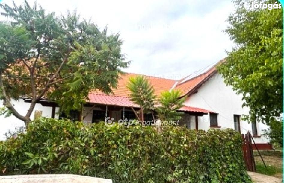 Cserkeszőlői eladó 146 nm-es ház