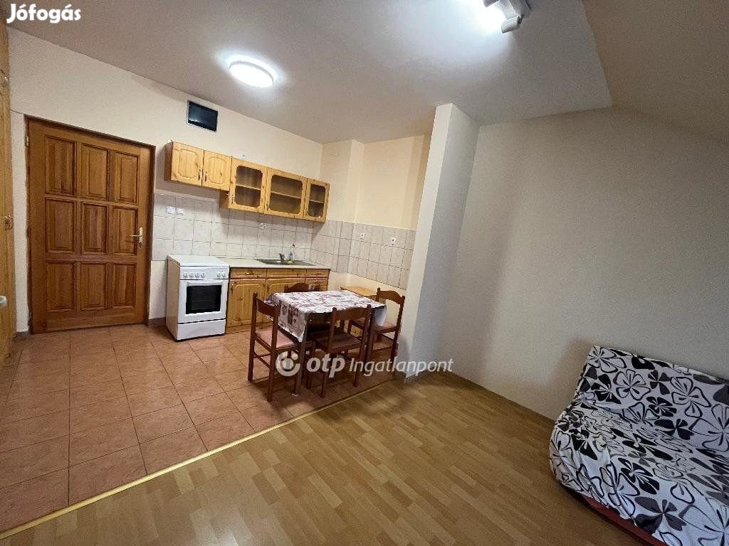 Cserkeszőlői eladó 36 nm-es lakás