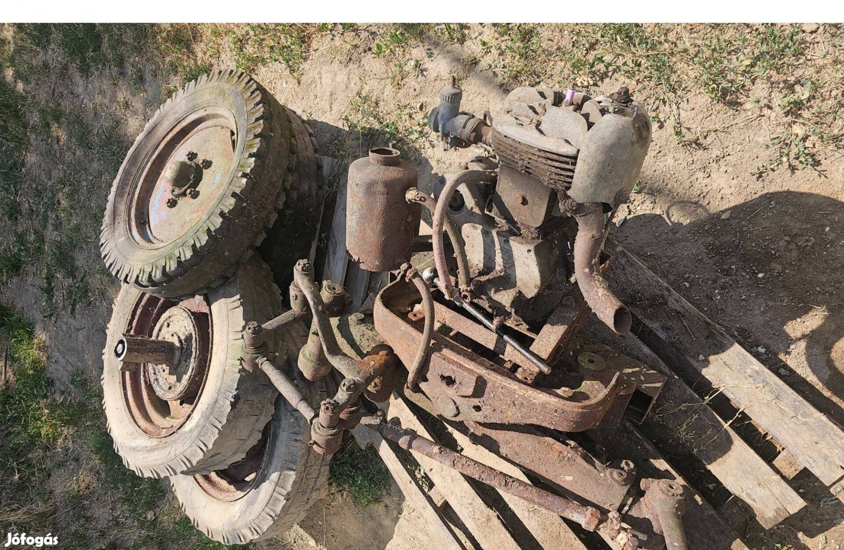 Csettegö traktor stabil motor felni kerék veterán régi öreg