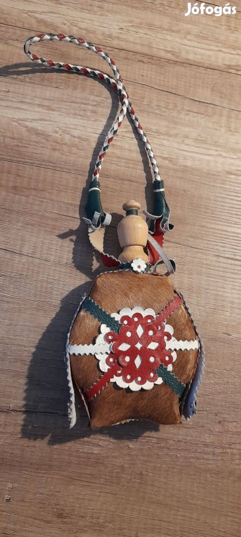 Csikóbőrös kulacs. 21x 13 cm
