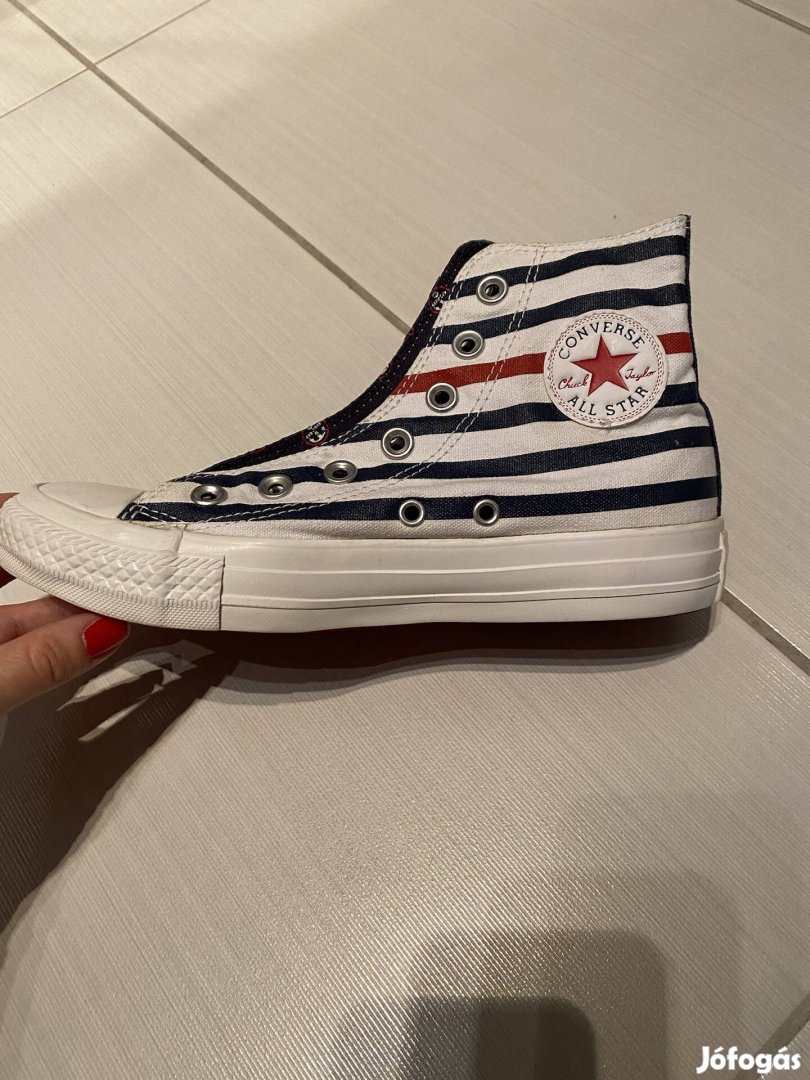 Csíkos Converse cipő