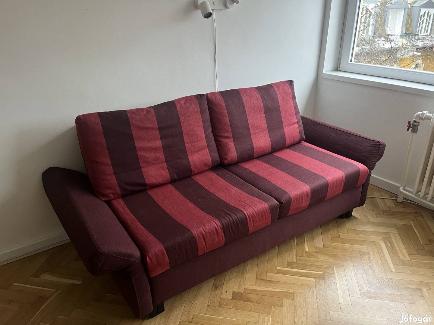 Csíkos Kinyitható Kanapé