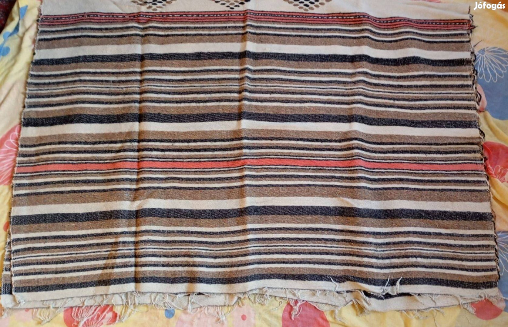 Csíkos, rojtos népi takaró 200x140 cm, újszerű állapotban