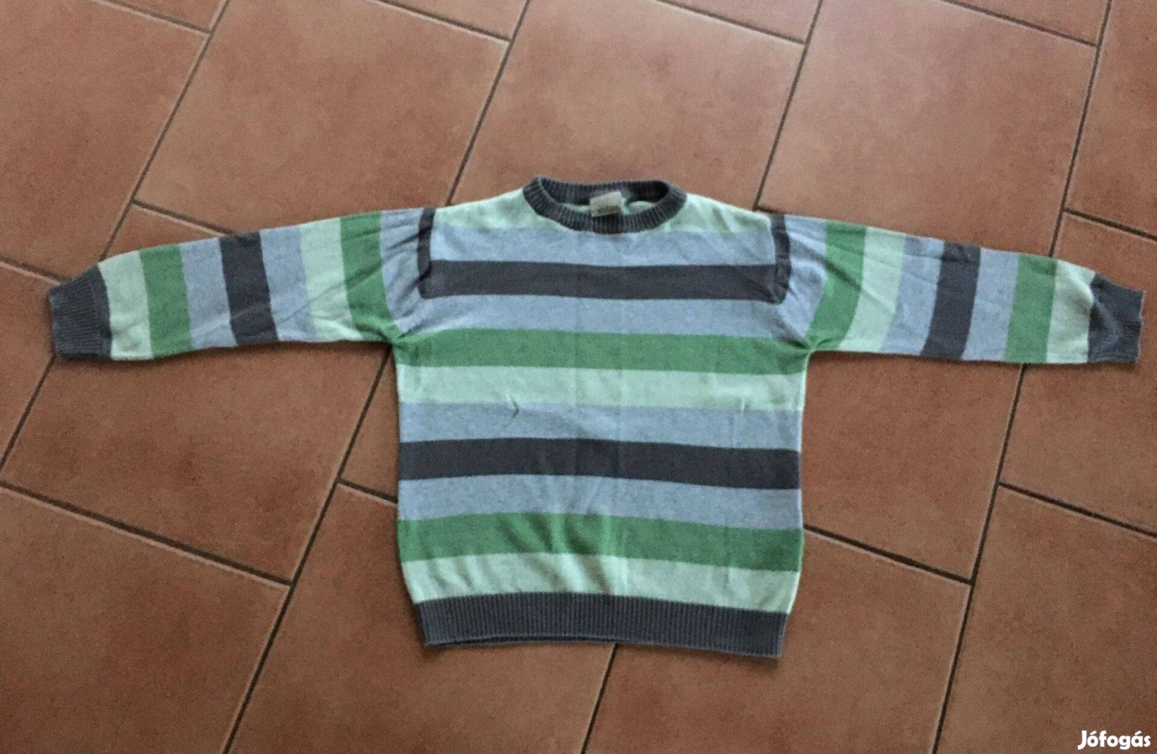 Csíkos finomkötött pulóver! 128-140