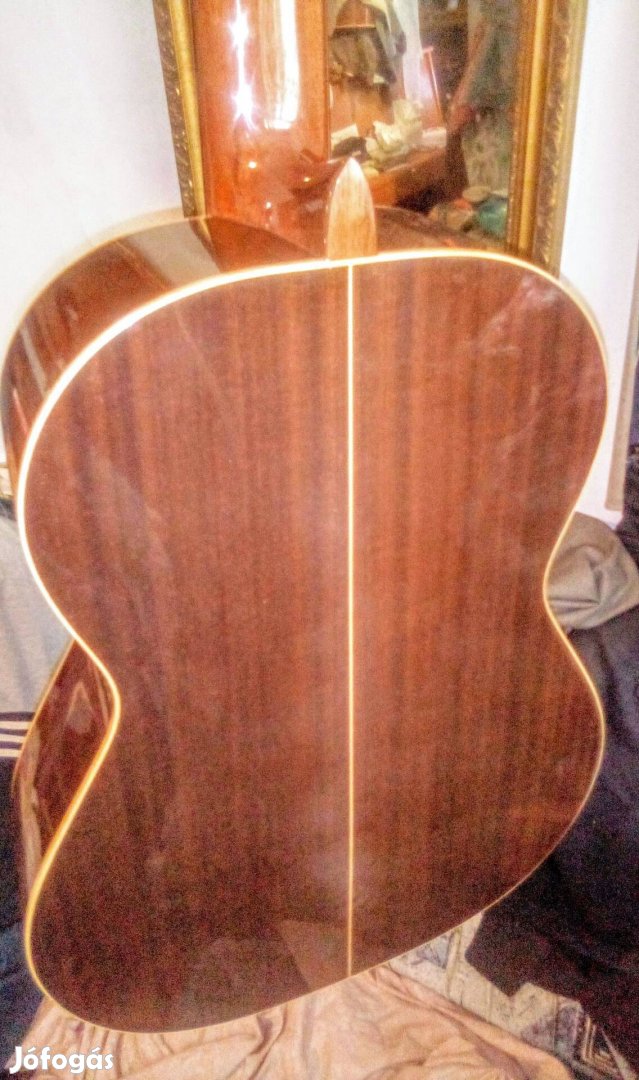 Csíkos hátú cédrus kézműves klasszikus gitár ritkaság plusz tok 