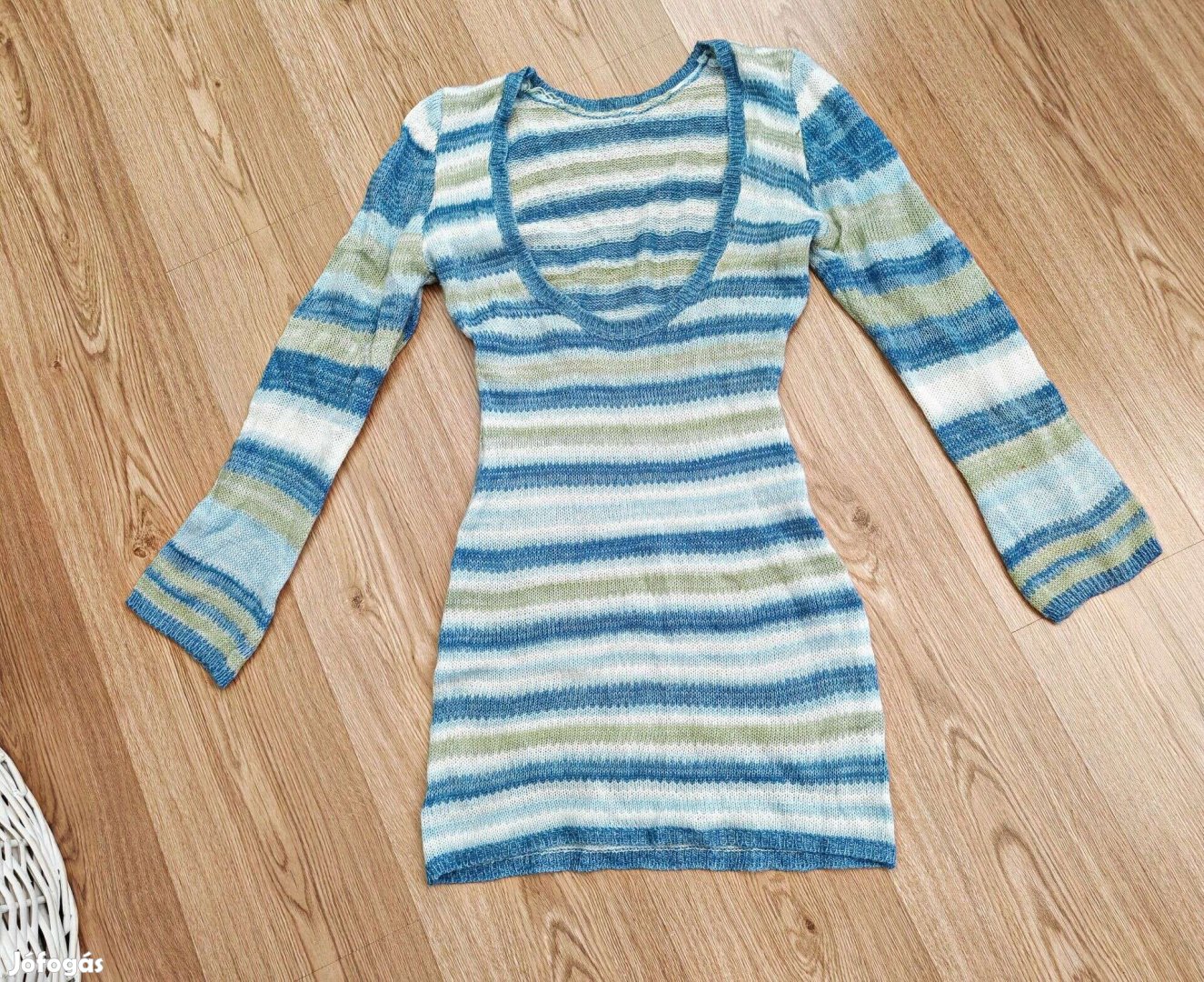 Csíkos női pulcsiruha