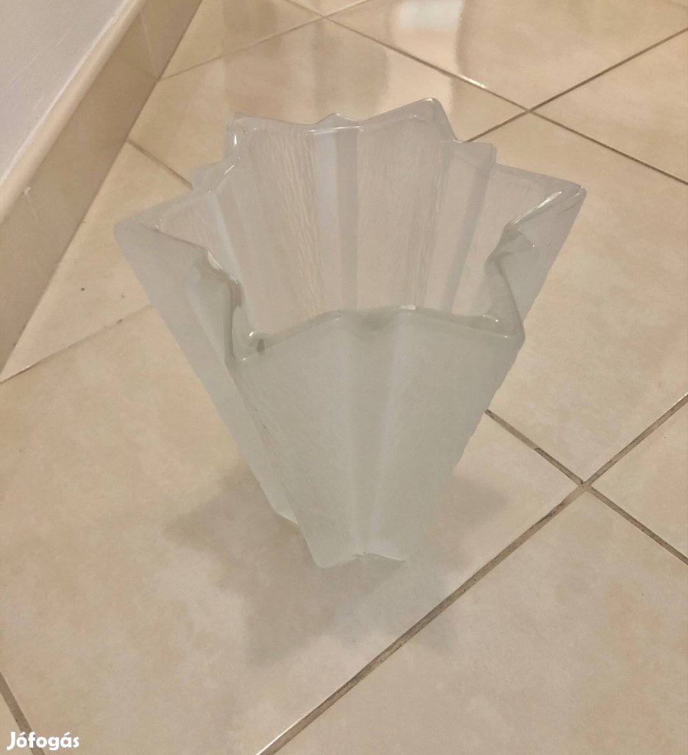 Csillag alakú matt üveg váza
