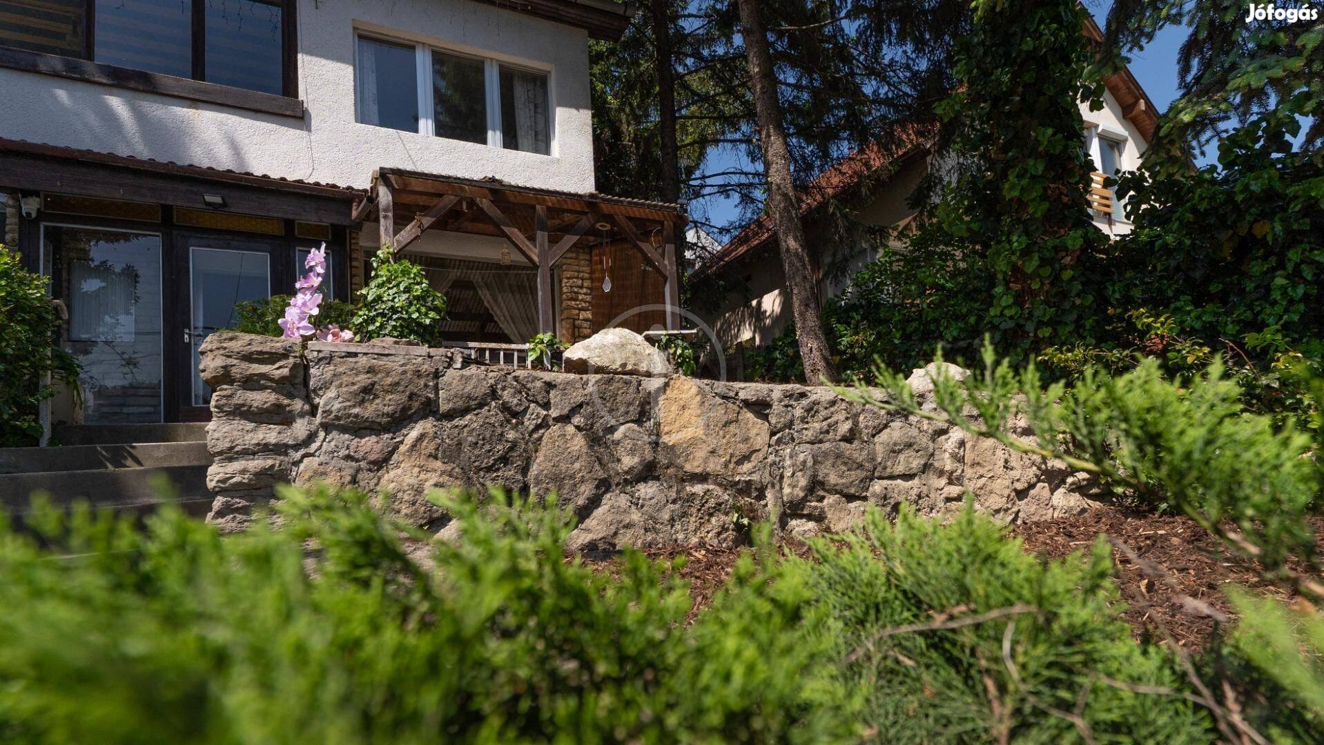 Csillaghegyen, Panorámás Családi Ház Eladó!