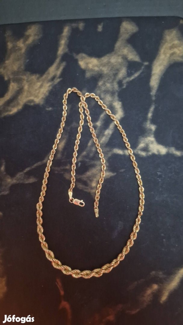 Csillogó arany nyaklánc