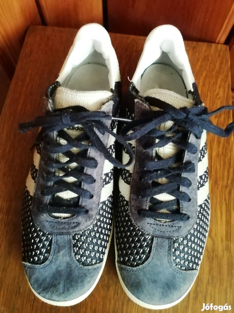 Csinos Adidas női ( fiú ) nyári cipő 39-es olcsón, újszerű állapotban 