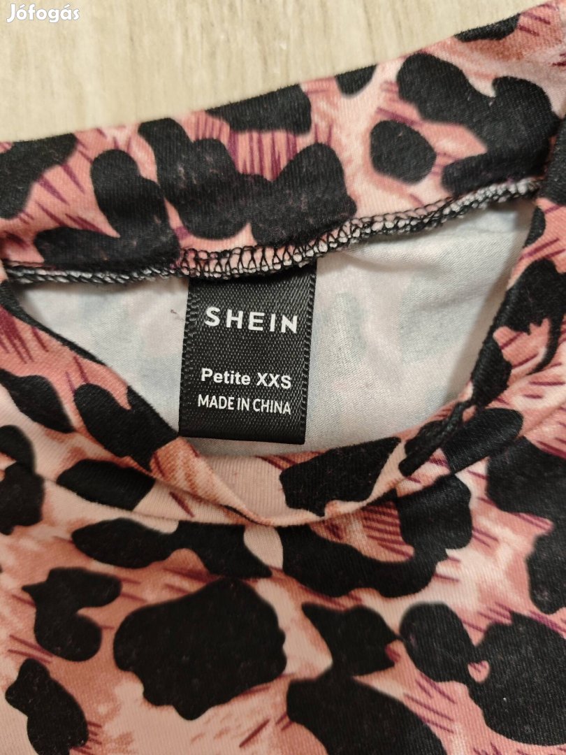 Csinos női hosszú ujjú felső