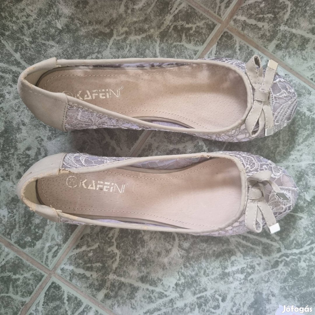 Csipke cipő szürke-ezüst színben