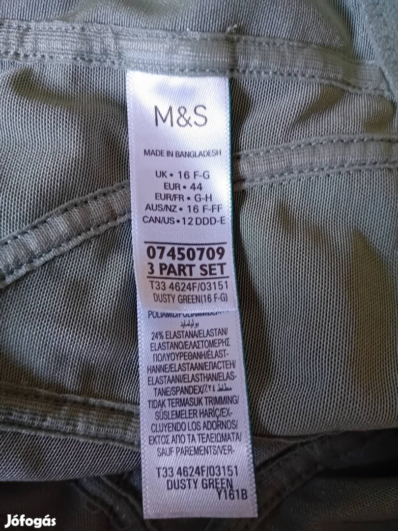 Csipke díszítéses, merevítő nélküli, pull up melltartó