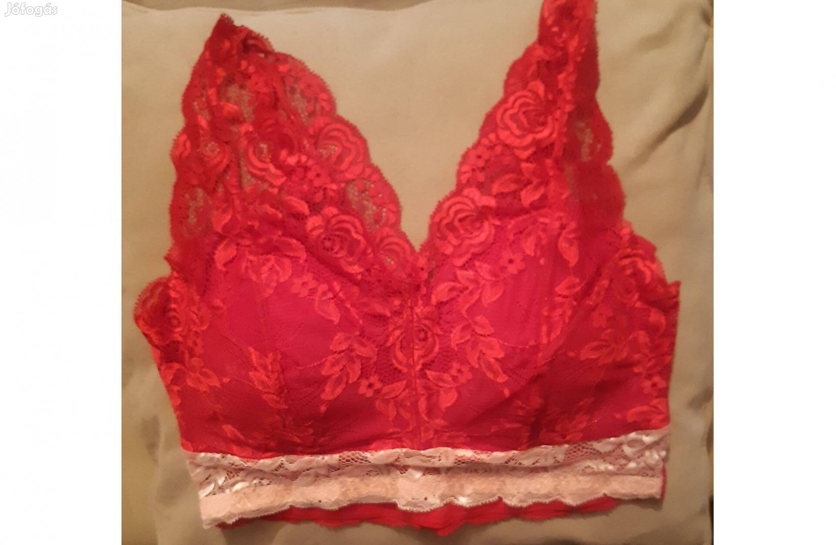 Csipkés Avon melltartó