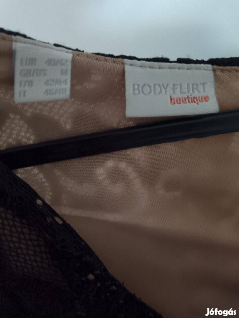 Csipkés alkalmi ruha