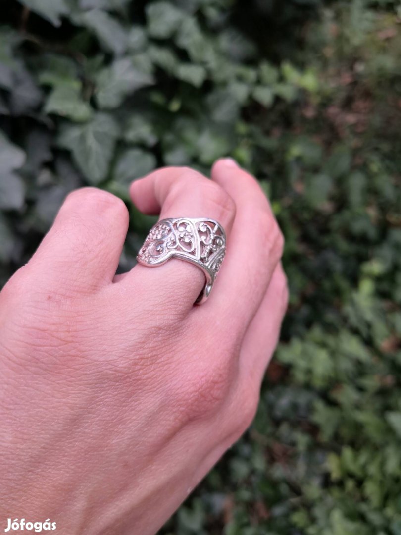 Csipkés ezüst gyűrű 