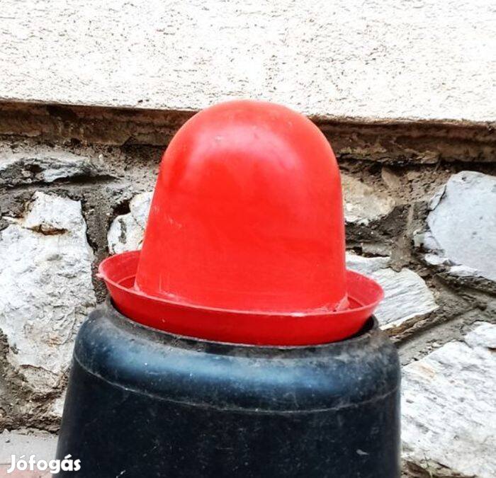 Csirke itató eladó!