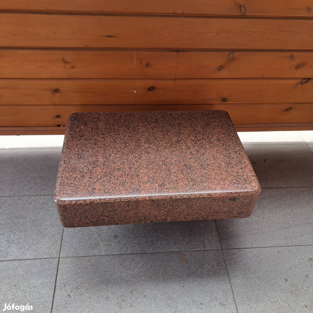 Csiszolt fényezett gránit