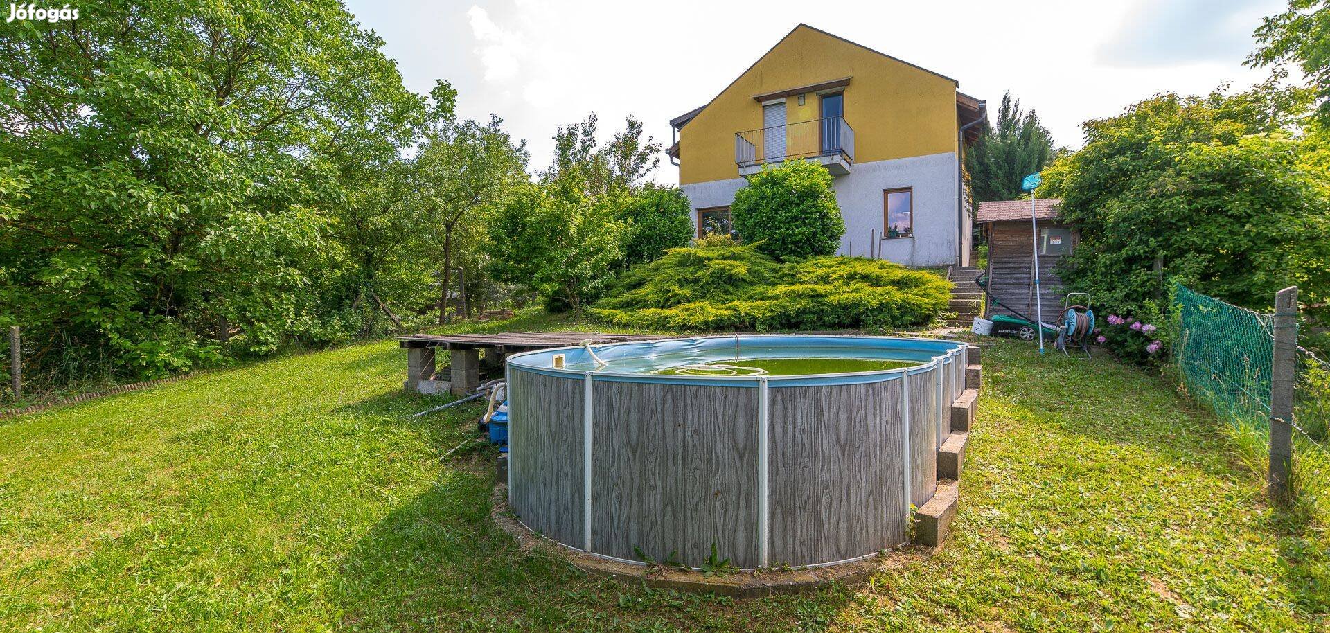 Csobánkai ház panorámával és nagy garázzsal