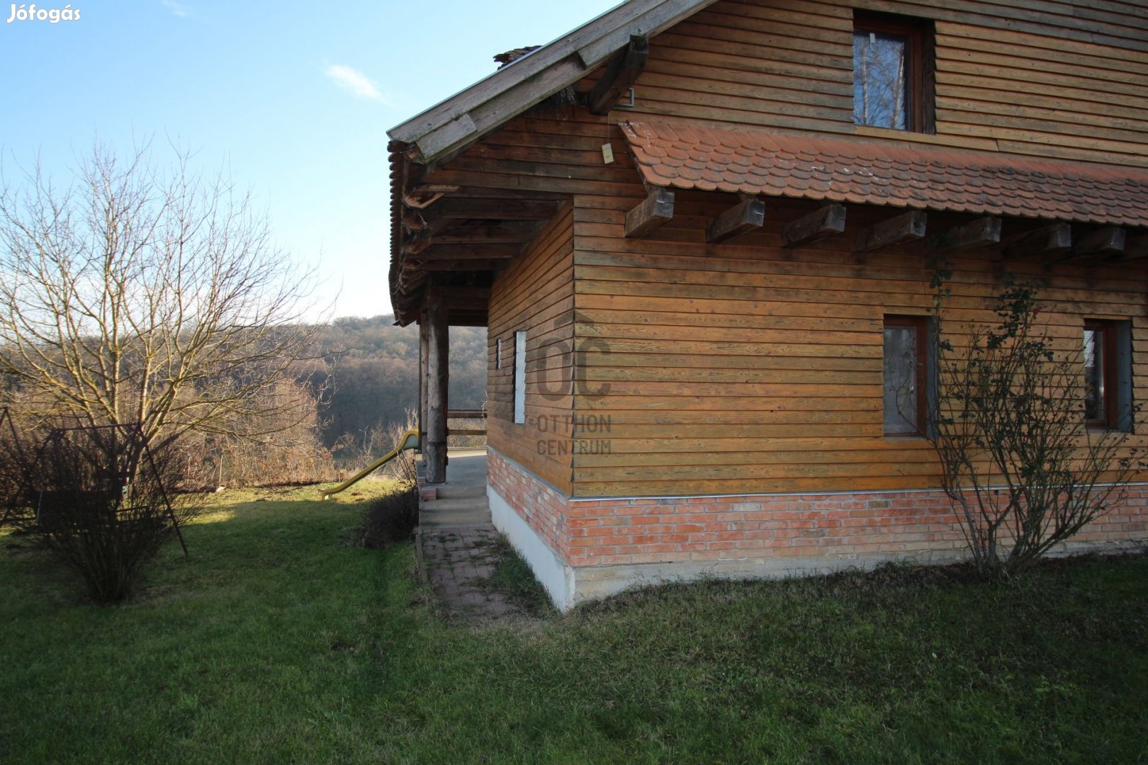 Csodálatos Tóra néző Panorámával megáldott családi ház eladó Galgahéví