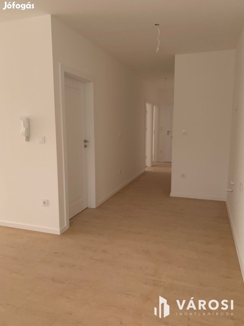 Csodálatos, világos lakás eladó Debrecen belvárosában