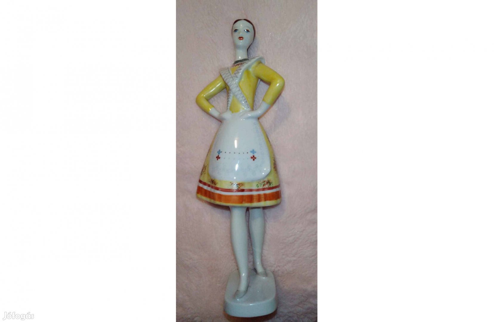 Csodás Hollóházi bujáki táncos lány porcelán figura