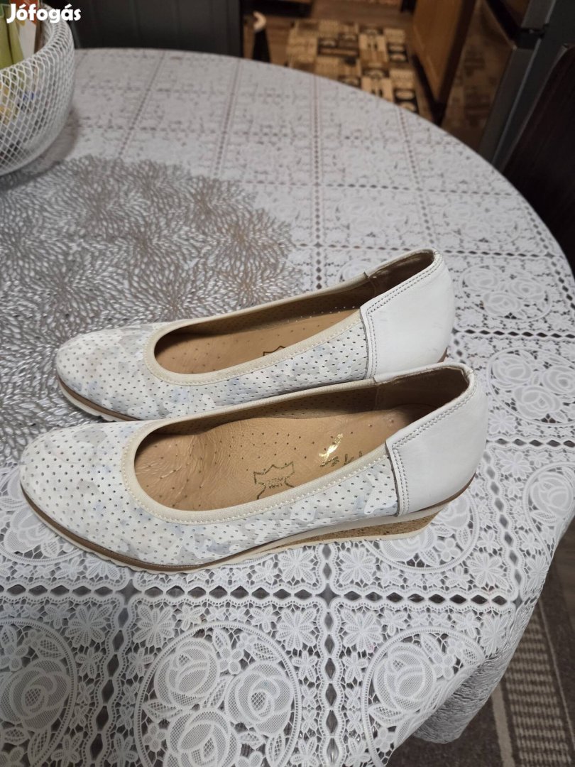 Csodaszép, kényelmes Betty tavaszi- nyári bőr cipő