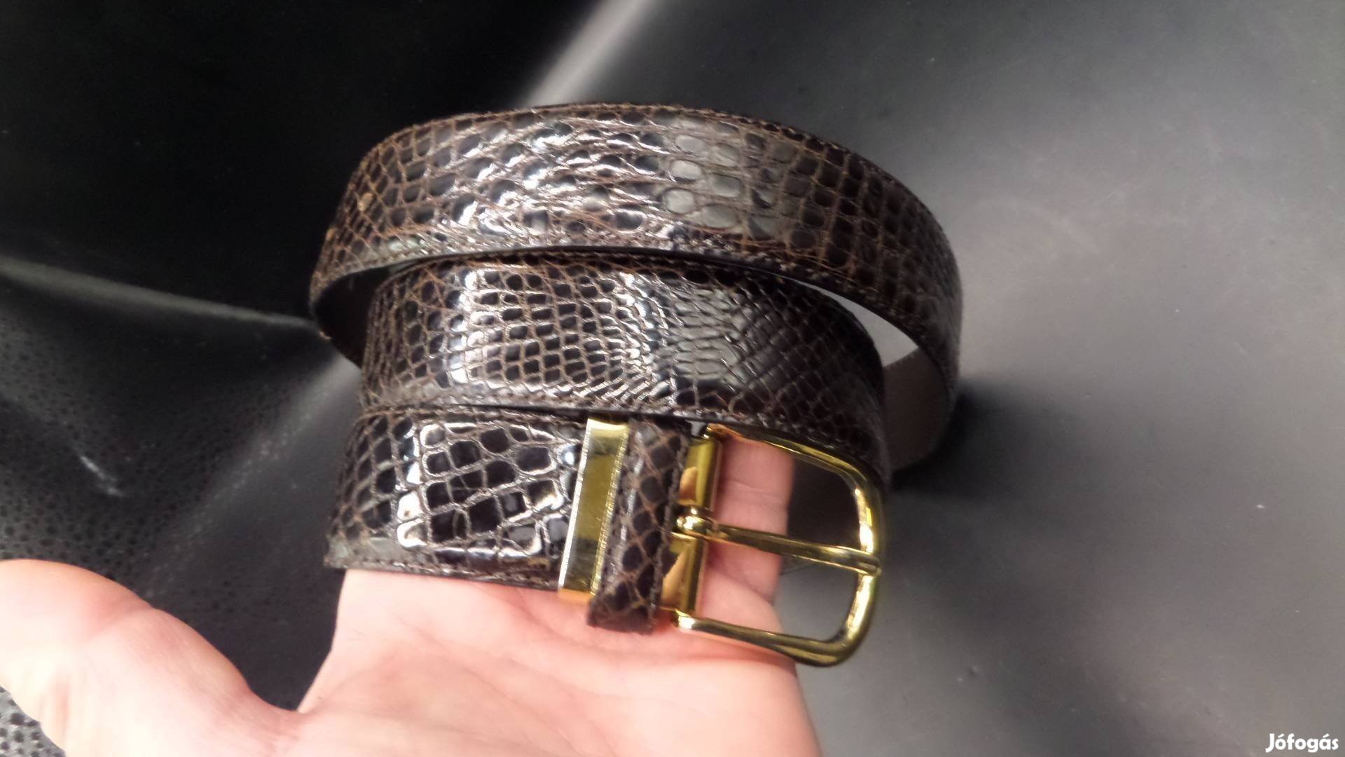 Csodaszép exkluzív eredeti ffi krokodil mintás bőr öv