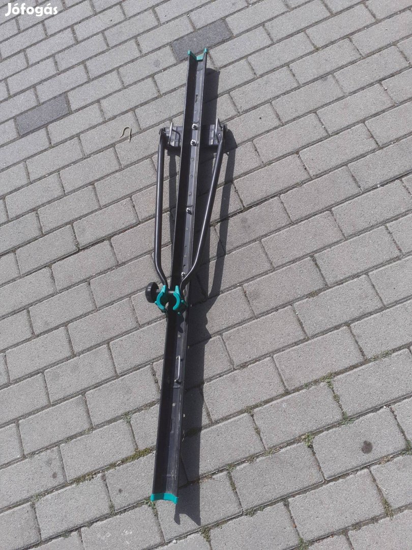 Csomagtartóra szerelhető kerékpár szállító