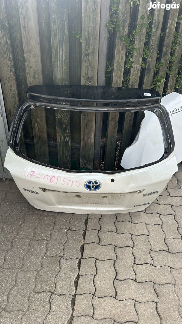 Csomagtér ajtó yaris 2017- eladó