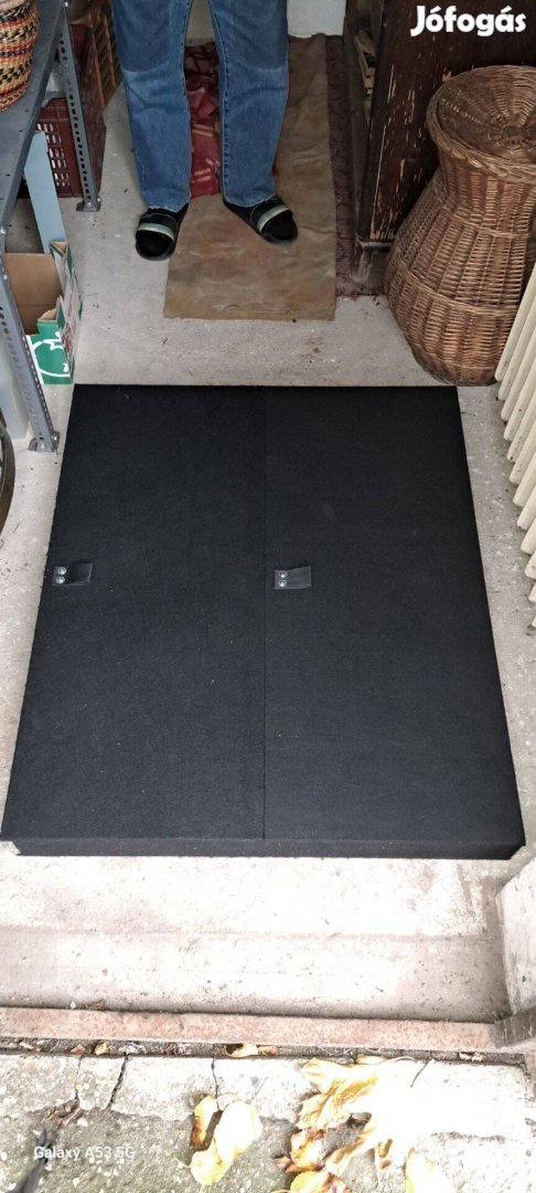 Csomagtérbe tároló doboz