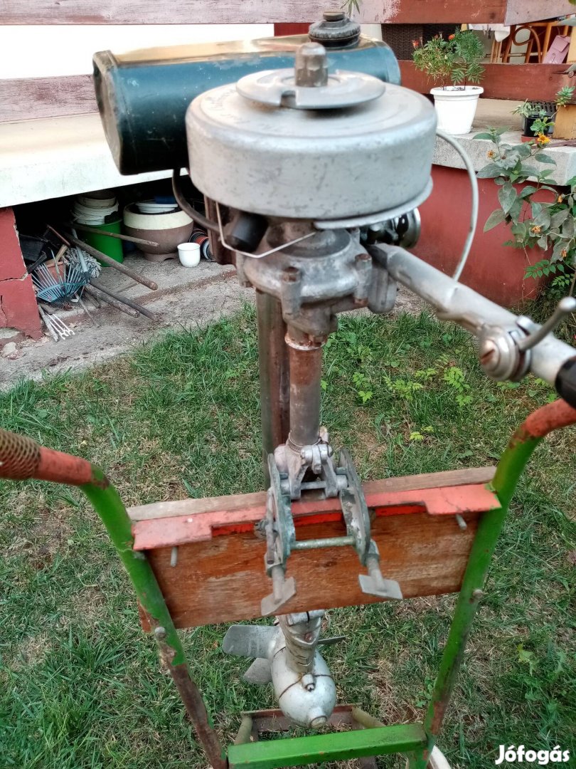 Csónakmotor 