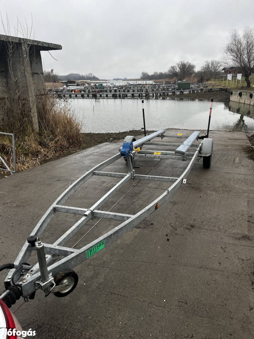 Csónakszállító utánfutó