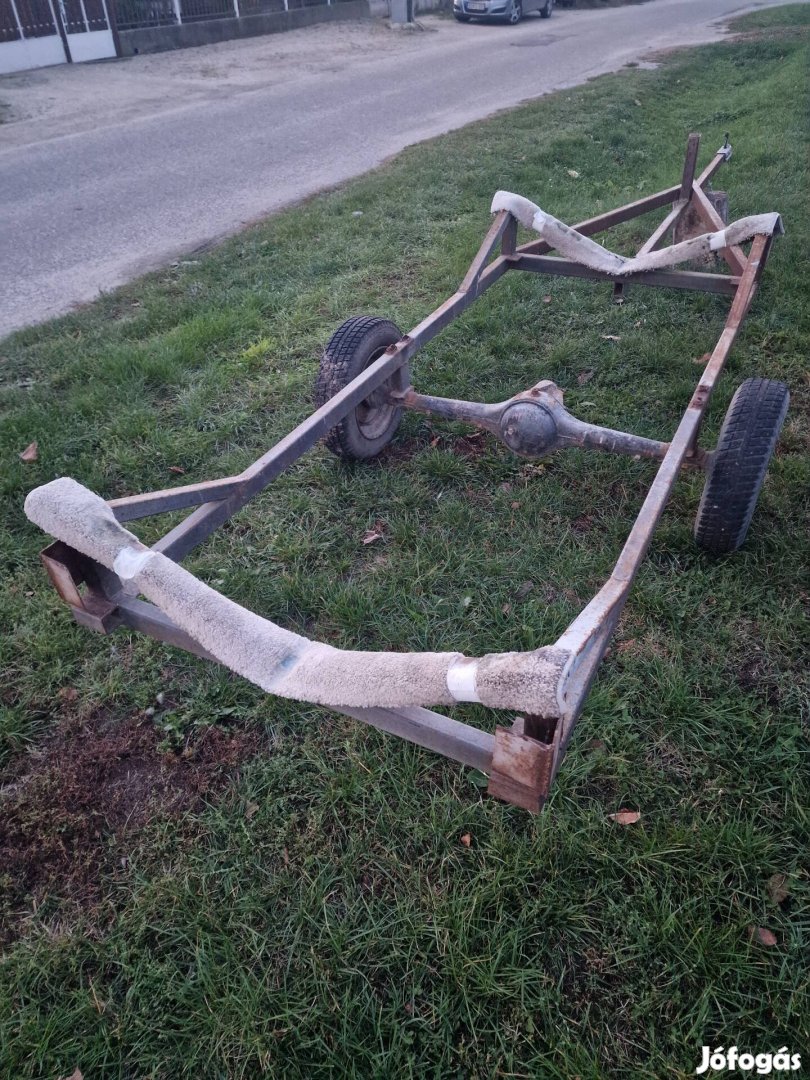 Csónakszállító utánfutó sólyakocsi hajótároló kocsi