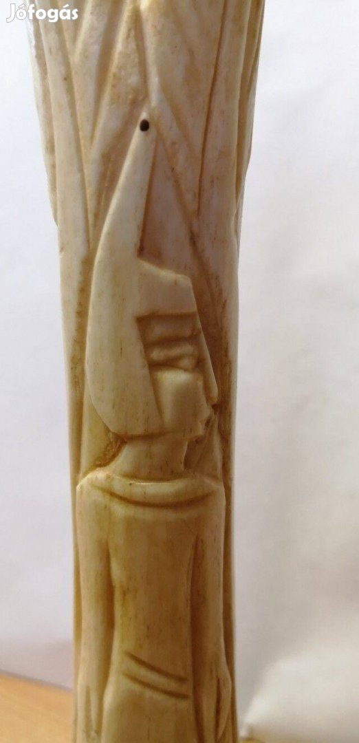 Csont faragvány Egyiptomi Istenséggel. Egyedi kézműves