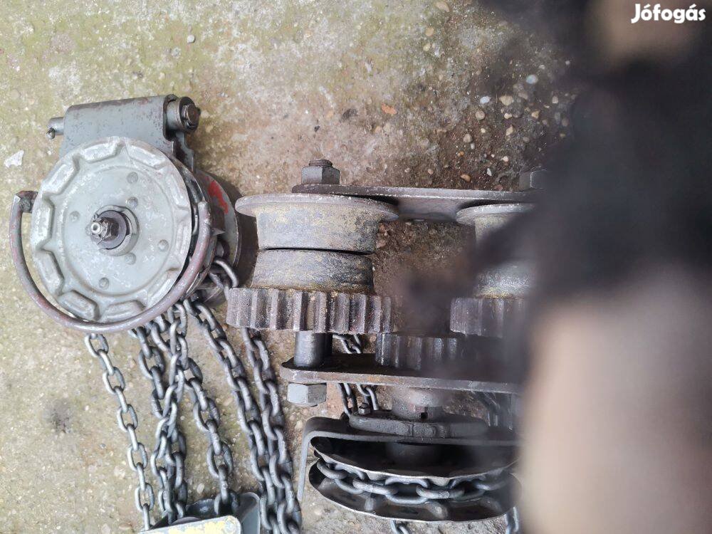 Csörlő futómacskával