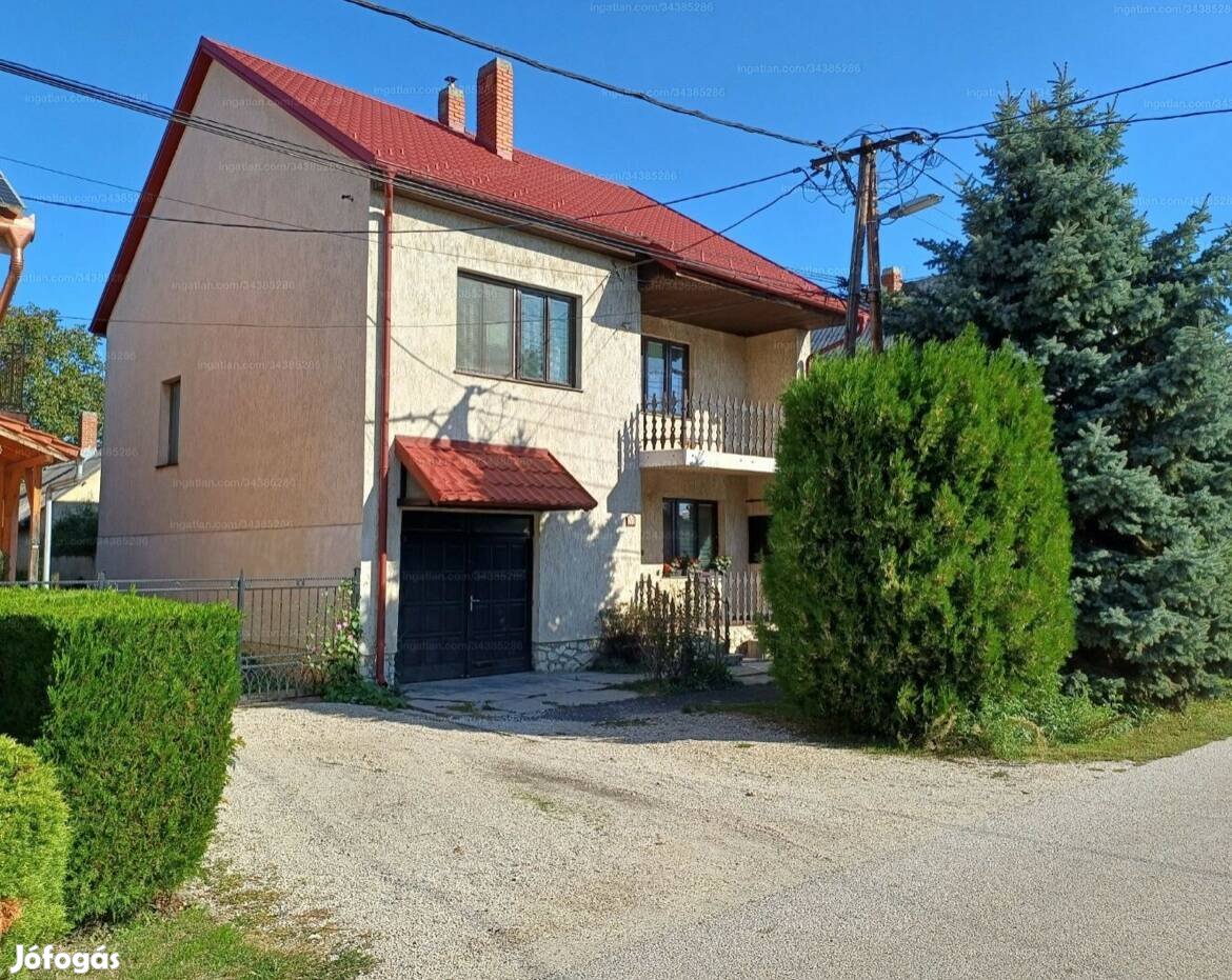 Csorna , Egerfa utca eladó 2 szintes családi ház